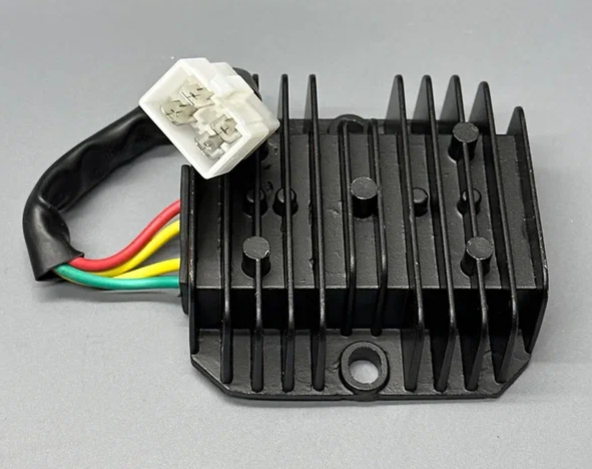 Регулятор напряжения GY6-125 (4 провода: красный, желтый 2шт, зеленый)  F6